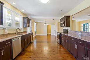 1808 N Reus St, Pensacola, FL 32501 - Photo 12