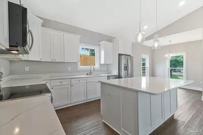 241 N H St, Pensacola, FL 32502 - Photo 8
