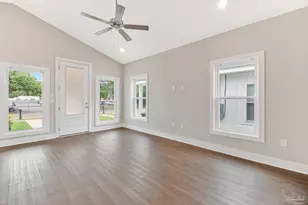 241 N H St, Pensacola, FL 32502 - Photo 32