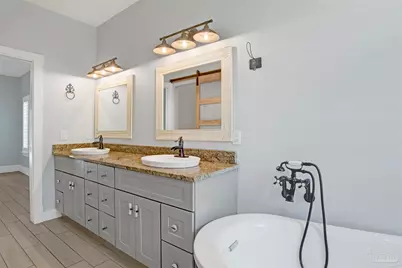 16660 Innerarity Pt Rd, Pensacola, FL 32507 - Photo 30