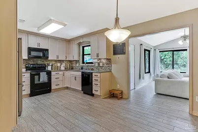 7605 Old Hickory Dr, Pensacola, FL 32507 - Photo 12