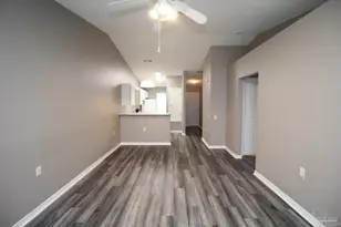 309 Loveland Cir, Pensacola, FL 32526 - Photo 2