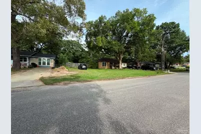 999 New Haven Dr, Cantonment, FL 32533 - Photo 8