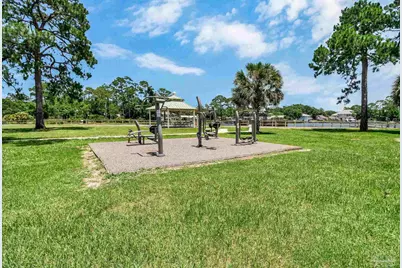 200 S 2nd St, Pensacola, FL 32507 - Photo 16