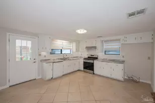 211 Berry Rd, Pensacola, FL 32507 - Photo 8