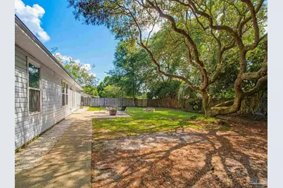 2724 Woodbury Ct, Navarre, FL 32566 - Photo 4