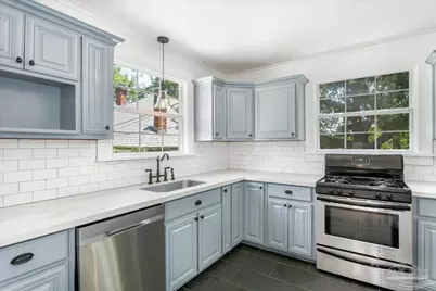 9 E Strong St, Pensacola, FL 32501 - Photo 14