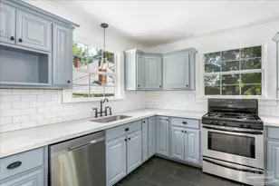 9 E Strong St, Pensacola, FL 32501 - Photo 14