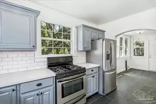 9 E Strong St, Pensacola, FL 32501 - Photo 16