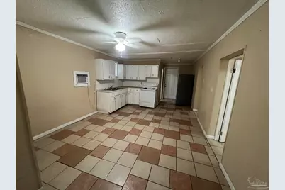 606 Elizabeth St, Pensacola, FL 32507 - Photo 2