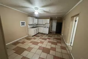606 Elizabeth St, Pensacola, FL 32507 - Photo 2