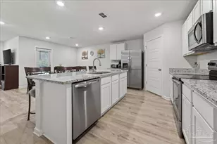 6320 Burrow Ln, Pensacola, FL 32526 - Photo 4