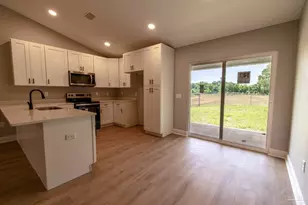 4621 Queen Palm Ct, Milton, FL 32571 - Photo 4