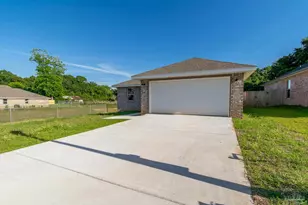 4621 Queen Palm Ct, Milton, FL 32571 - Photo 2
