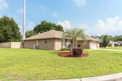 8770 Kennedy Dr, Pensacola, FL 32526 - Photo 32