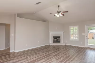 8770 Kennedy Dr, Pensacola, FL 32526 - Photo 6