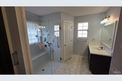 10020 Parker Lake Cir, Navarre, FL 32566 - Photo 24