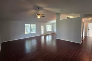 10020 Parker Lake Cir, Navarre, FL 32566 - Photo 6