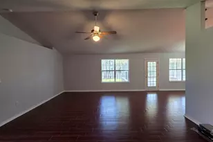10020 Parker Lake Cir, Navarre, FL 32566 - Photo 2