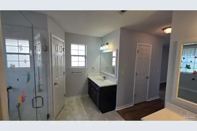 10020 Parker Lake Cir, Navarre, FL 32566 - Photo 26