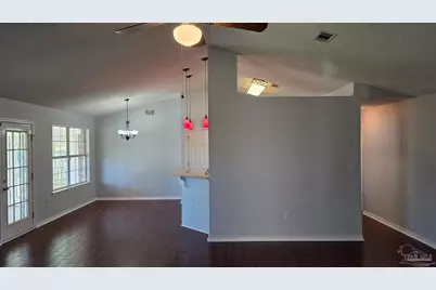 10020 Parker Lake Cir, Navarre, FL 32566 - Photo 4