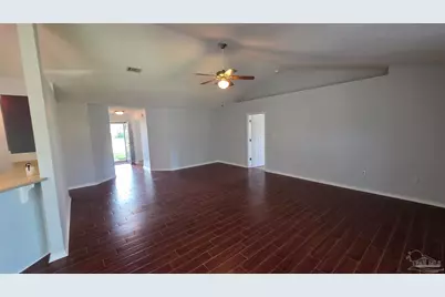 10020 Parker Lake Cir, Navarre, FL 32566 - Photo 6