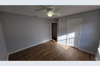 10020 Parker Lake Cir, Navarre, FL 32566 - Photo 18