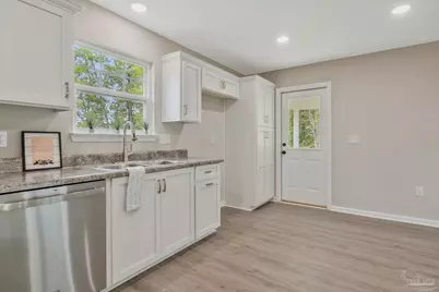 5597 Riviera Dr, Milton, FL 32583 - Photo 8