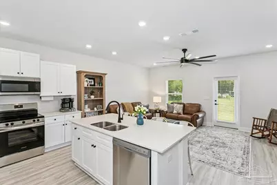 3981 Pendragon Cir, Milton, FL 32583 - Photo 2