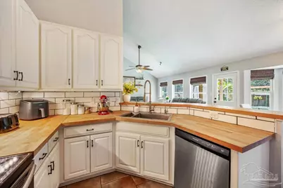 6435 Garden Dr, Gulf Breeze, FL 32563 - Photo 12