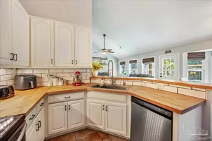 6435 Garden Dr, Gulf Breeze, FL 32563 - Photo 12