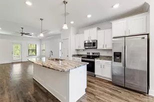 424 Pemberton Ln, Cantonment, FL 32533 - Photo 1