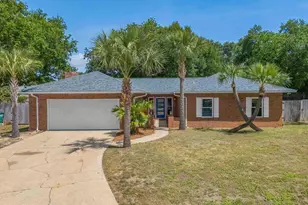 701 Southern Ct, Gulf Breeze, FL 32561 - Photo 2