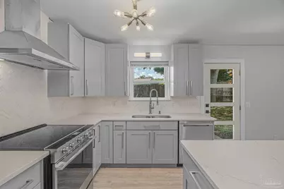 701 Southern Ct, Gulf Breeze, FL 32561 - Photo 20