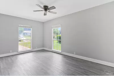 905 Lagoon Dr, Pensacola, FL 32505 - Photo 20