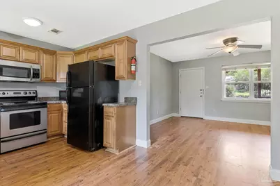 905 Lagoon Dr, Pensacola, FL 32505 - Photo 4
