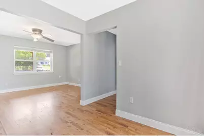 905 Lagoon Dr, Pensacola, FL 32505 - Photo 10