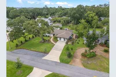 17 Lakeside Dr, Pensacola, FL 32507 - Photo 8