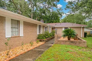 7 Gunn Cir, Pensacola, FL 32506 - Photo 2