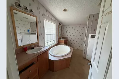 5570 Bantola Dr, Milton, FL 32583 - Photo 2