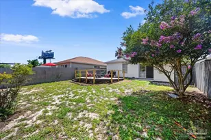 7650 Chablis Cir, Navarre, FL 32566 - Photo 18