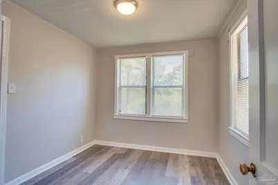 1016 W Maxwell St, Pensacola, FL 32501 - Photo 2