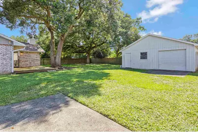 5555 Trafalgar Dr, Pensacola, FL 32504 - Photo 2
