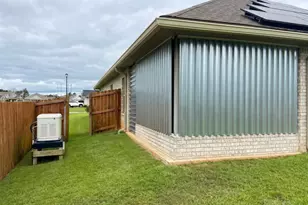 6510 Covington Cir, Pensacola, FL 32526 - Photo 2