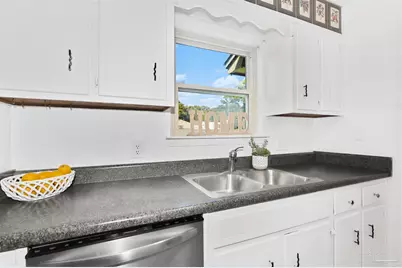 1464 Sanibel Ln, Gulf Breeze, FL 32563 - Photo 14
