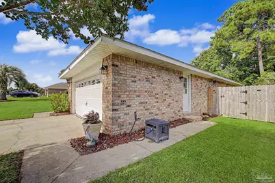1347 Connemara Cir, Gulf Breeze, FL 32563 - Photo 4