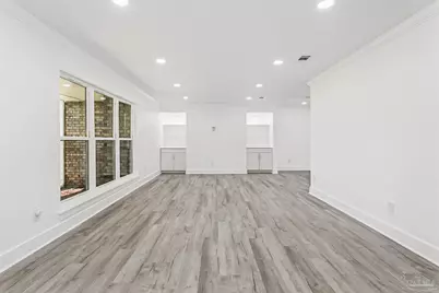 3049 Creekwood Dr, Cantonment, FL 32533 - Photo 10