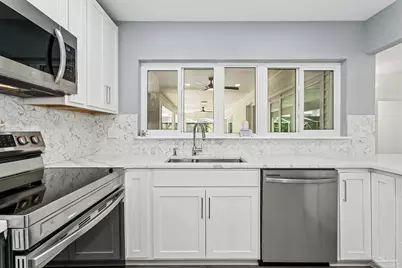 3049 Creekwood Dr, Cantonment, FL 32533 - Photo 14