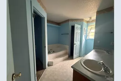 401 Thorn Ct, Pensacola, FL 32526 - Photo 22