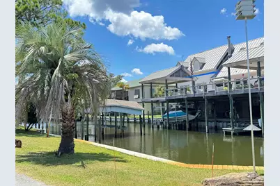 2718 Bay St, Gulf Breeze, FL 32563 - Photo 12